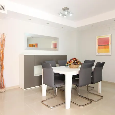Semesterbostad Global Properties, Moderno Y Practico Adosado En *